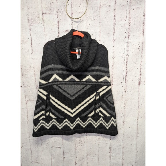 BCBGMaxAzria Sweaters - BCBG Max Azria Vintage Acrylic Alpaca Wool Poncho Knit OS Cape Black Gray Geomet